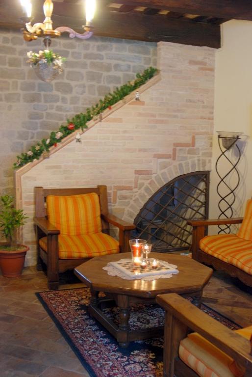 B&B San Paterniano Чинголи Экстерьер фото